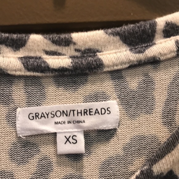 Leopard print pullover light weight material, adult XS excellent condition - Picture 4 of 5